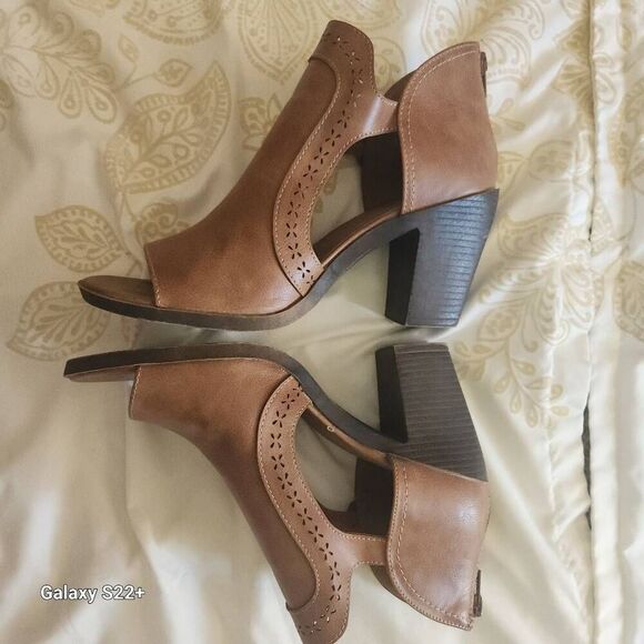 Maurices high block heeled sandals - Picture 3 of 10